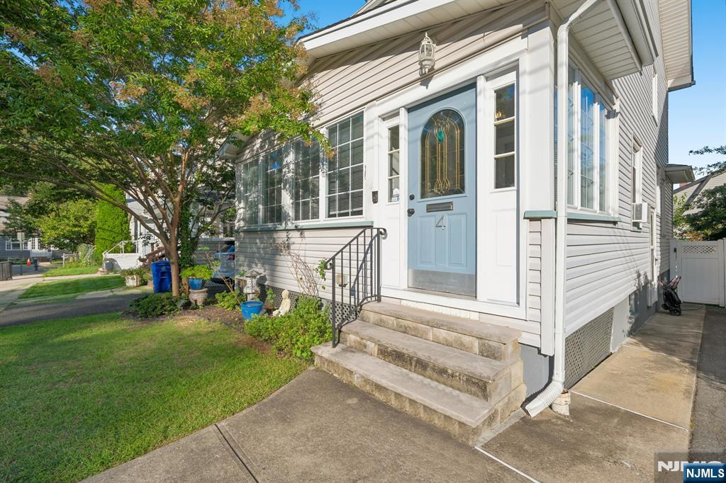 4 Park Drive West Property Photo 3