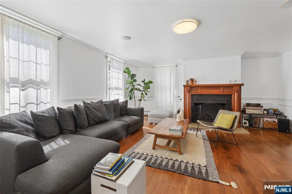 253 Clinton Avenue Property Photo 4