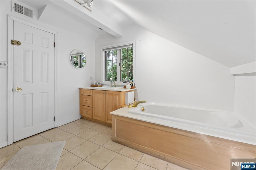 253 Clinton Avenue Property Photo 20