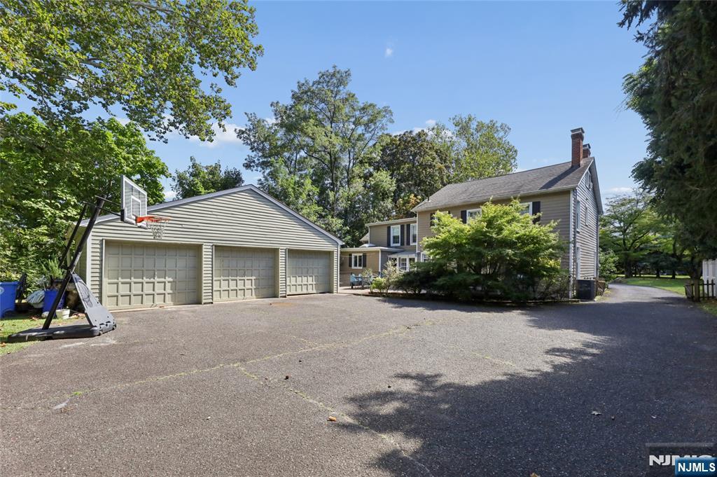 253 Clinton Avenue Property Photo 32