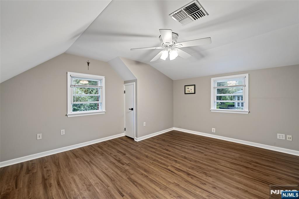 29 Oakley Terrace Property Photo 28