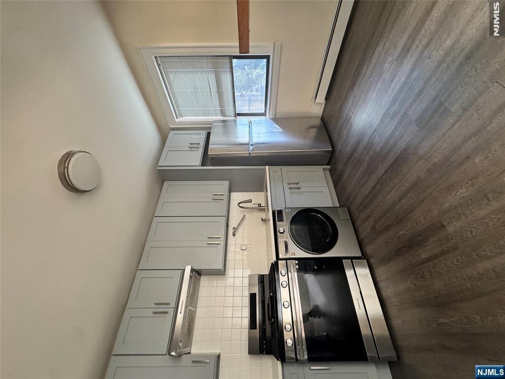 432 Broad Avenue Property Photo 1