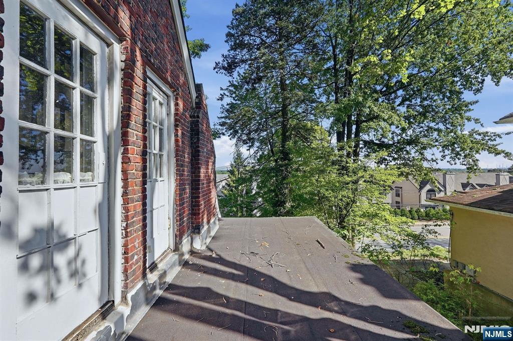 749 Kinderkamack Road Property Photo 11
