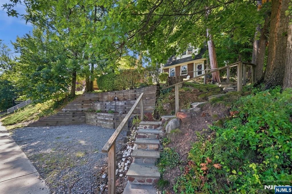 749 Kinderkamack Road Property Photo 17