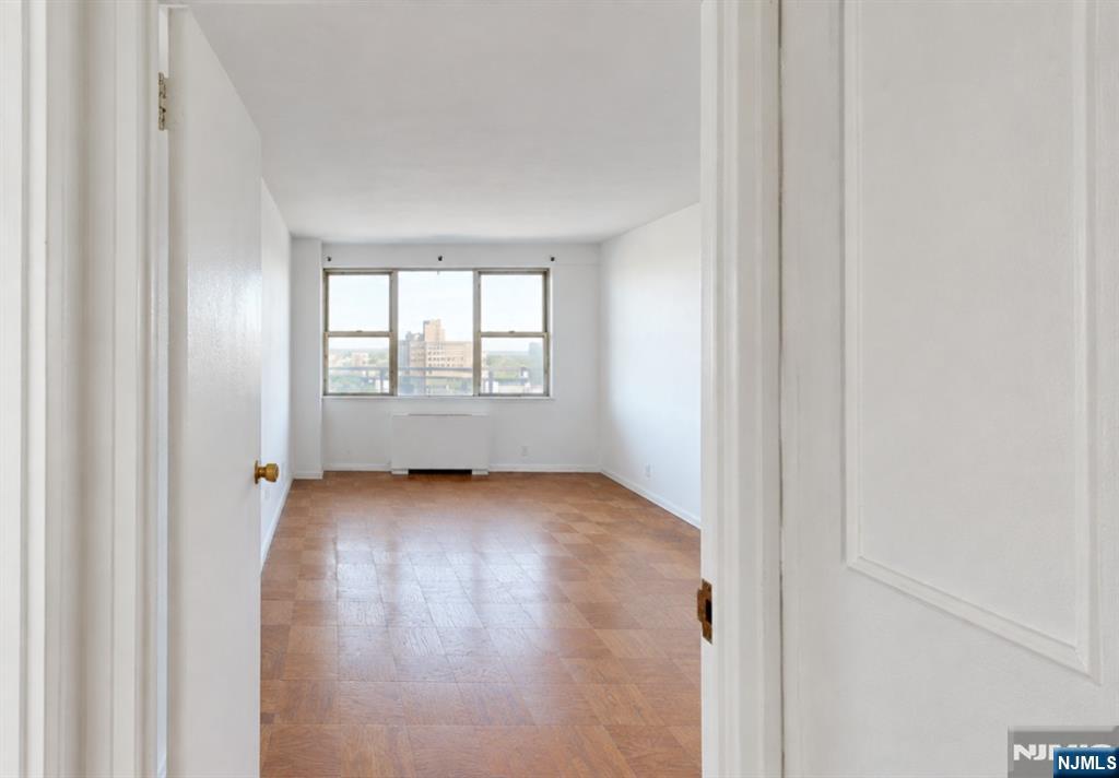 2077 Center Avenue 22h Property Photo 5