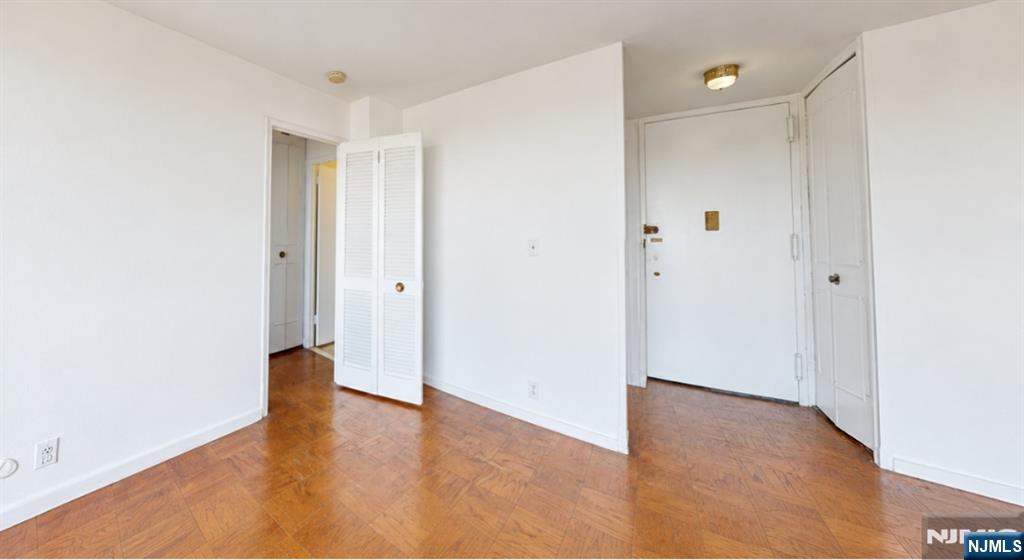 2077 Center Avenue 22h Property Photo 6