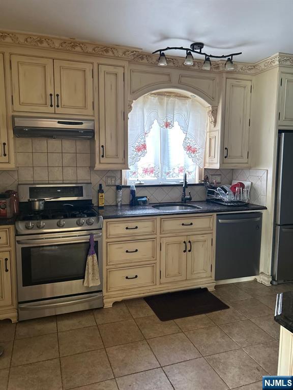 521 Olympia Avenue Property Photo 4
