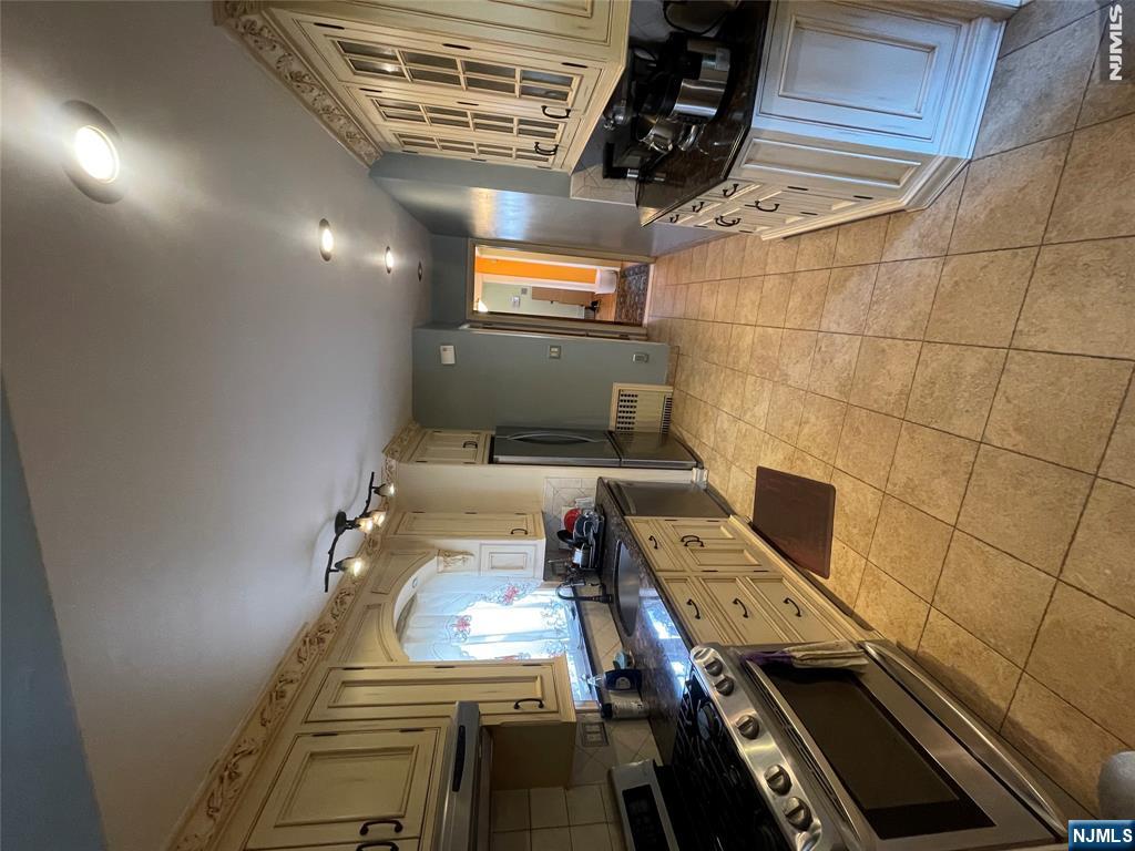 521 Olympia Avenue Property Photo 29