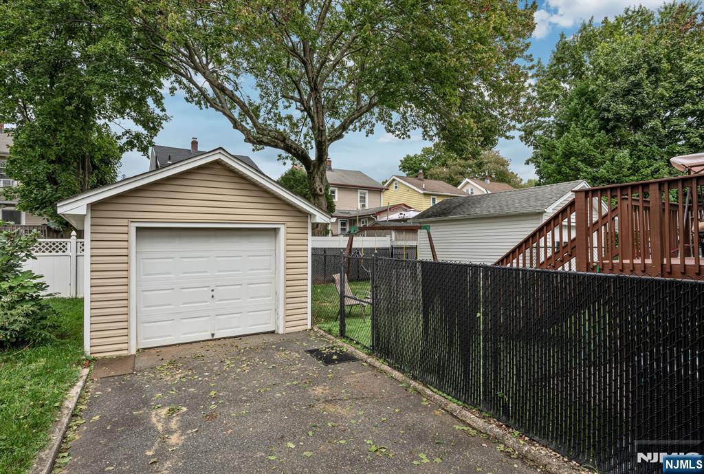 60 Mohr Avenue Property Photo 30