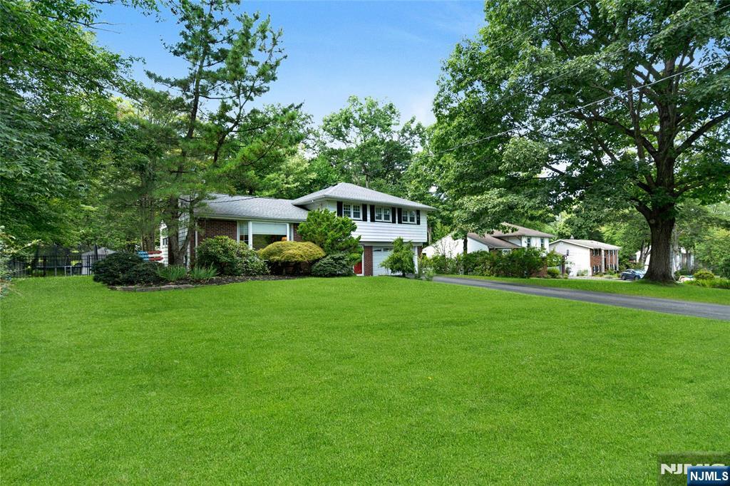 33 Douglas Drive Property Photo 1