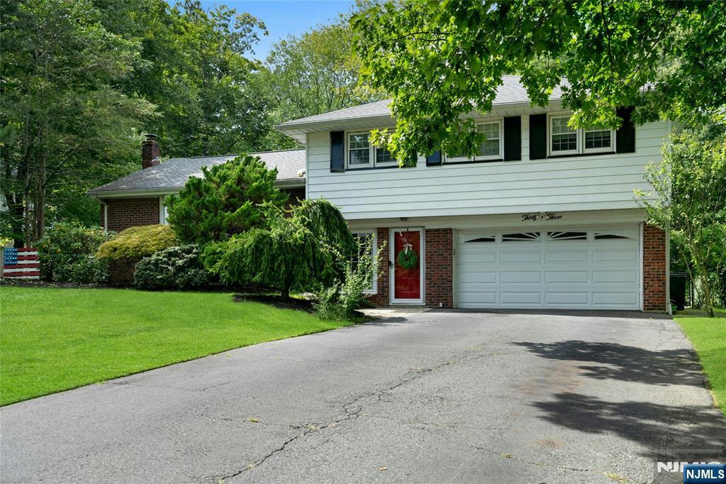 33 Douglas Drive Property Photo 3