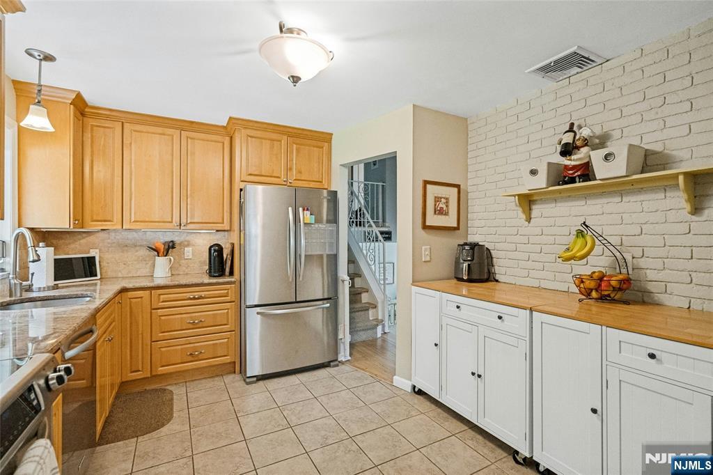 33 Douglas Drive Property Photo 8
