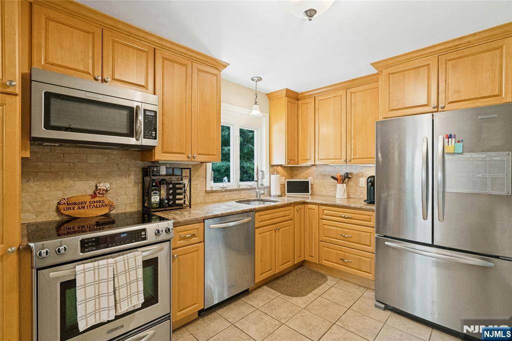 33 Douglas Drive Property Photo 9