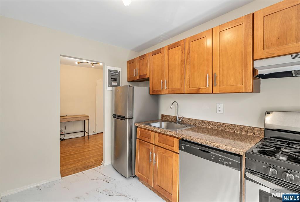 2205 N Central 3f Property Photo 11