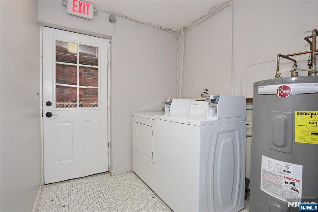 412 Walker 3 Property Photo 17
