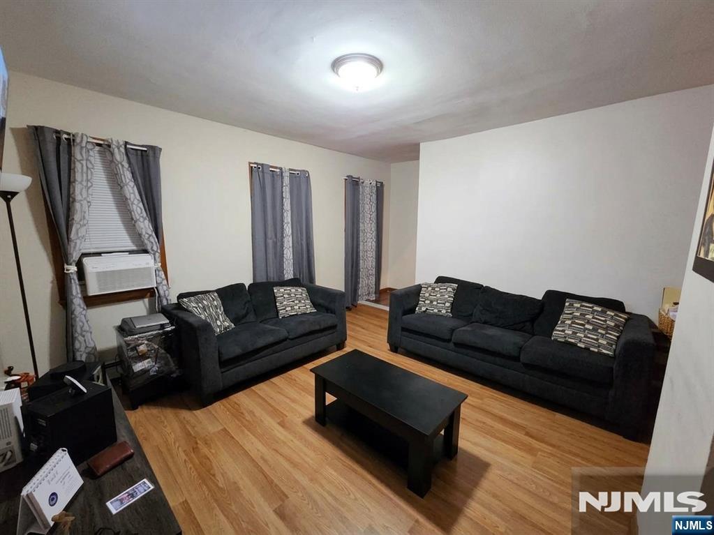 435 Washington Street 2nd Floor Property Photo 3