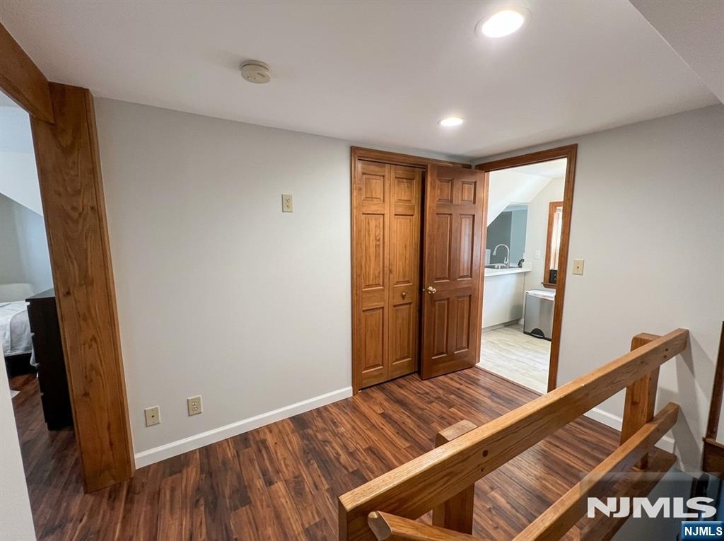 435 Washington Street 2nd Floor Property Photo 6