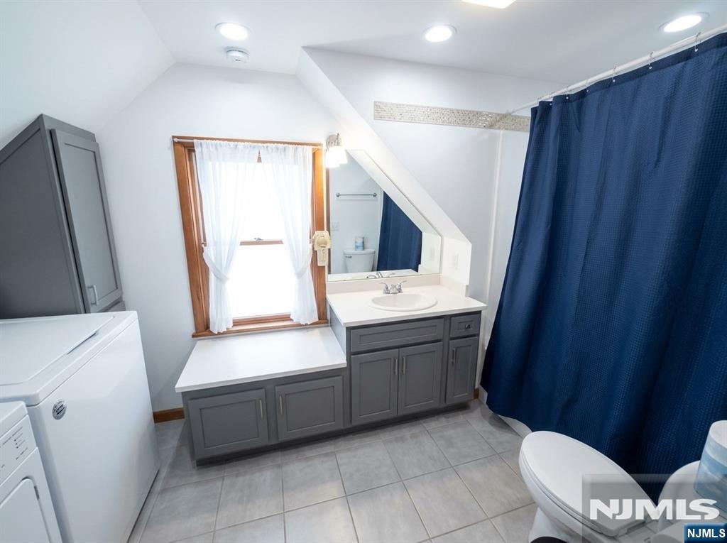 435 Washington Street 2nd Floor Property Photo 7