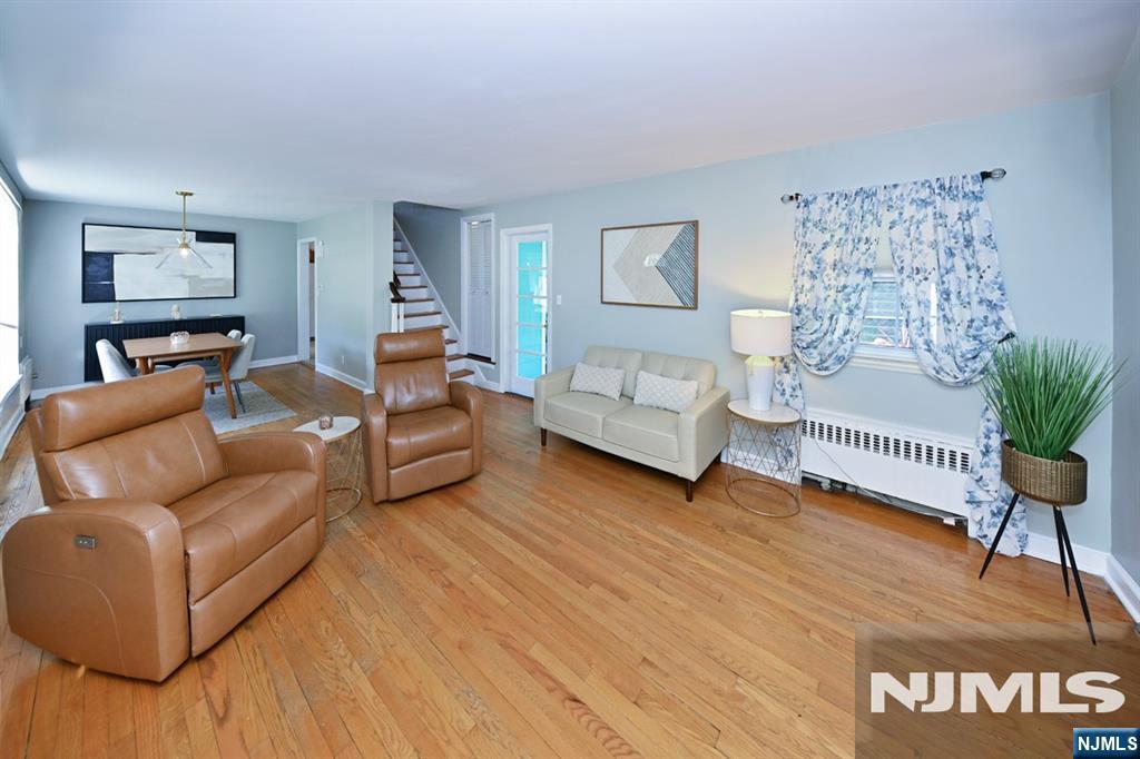 137 E Magnolia Avenue Property Photo 3