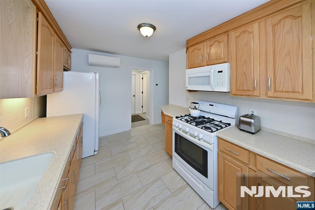 137 E Magnolia Avenue Property Photo 8