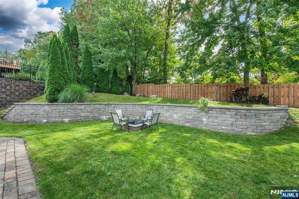 4 Hunter Drive Property Photo 3