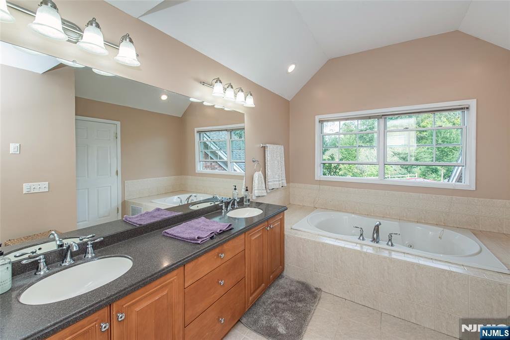 4 Hunter Drive Property Photo 24