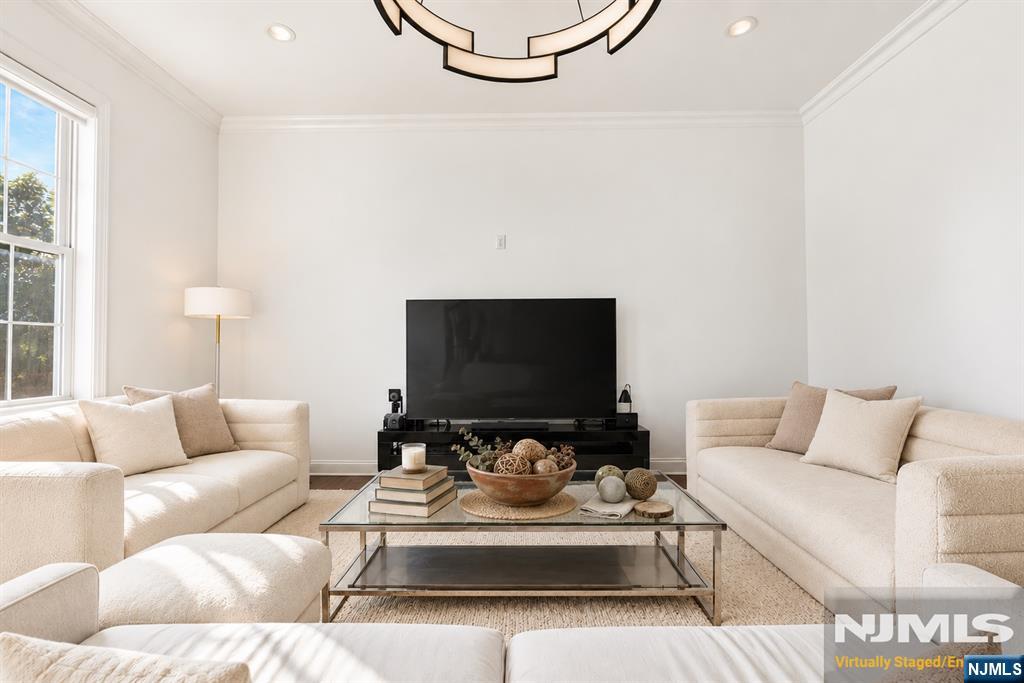 18 Parkside Lane Property Photo 3