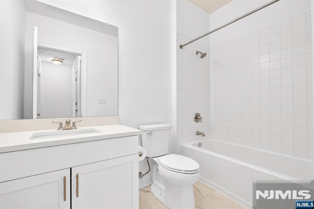 18 Parkside Lane Property Photo 19