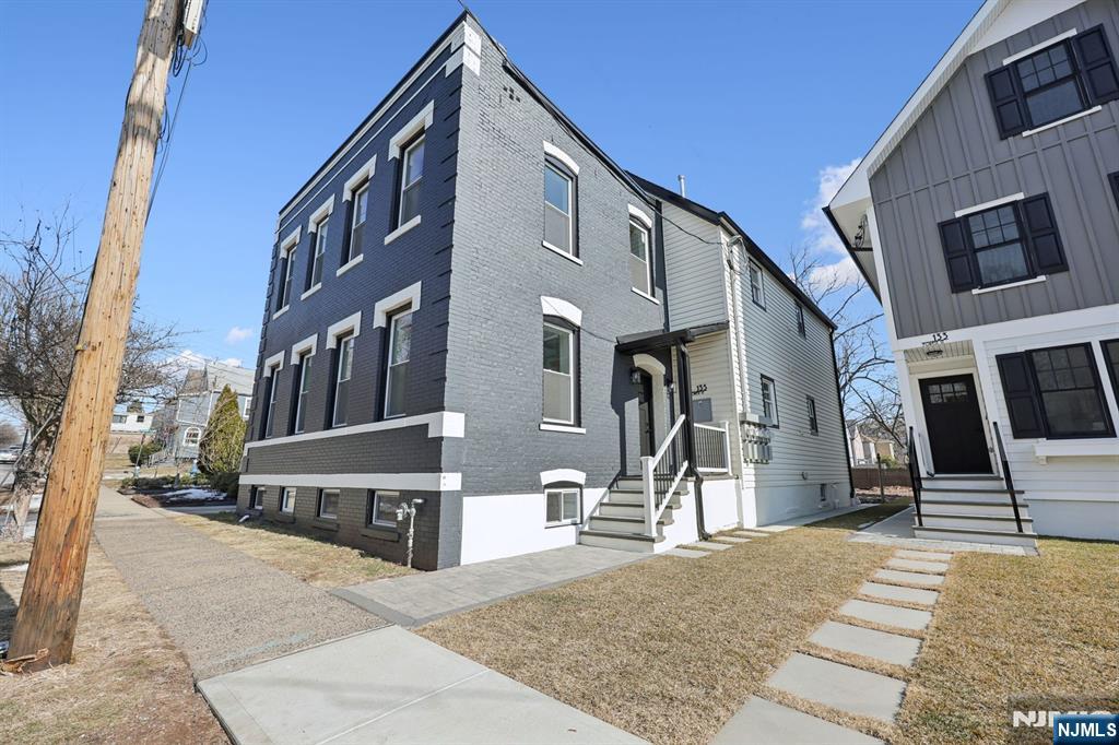 135 Forest Street 2R Property Photo 1