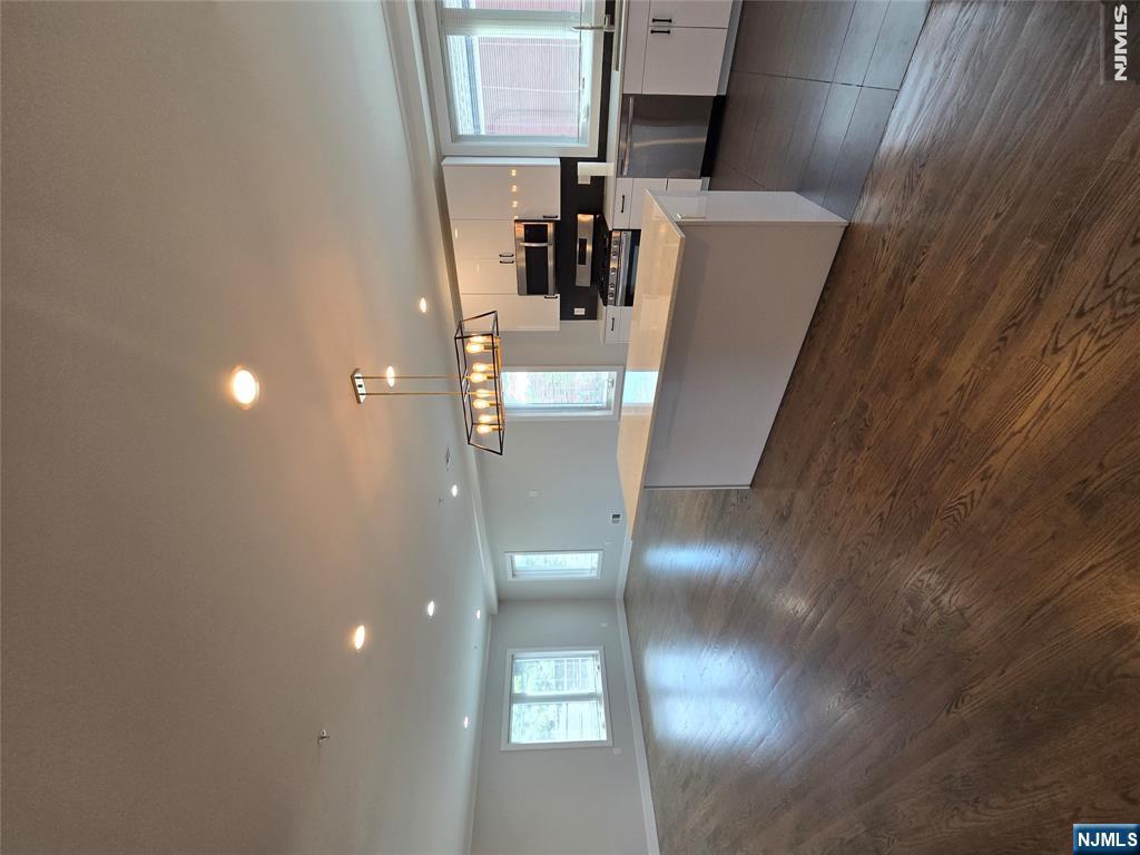 21 Summit Street Property Photo 3