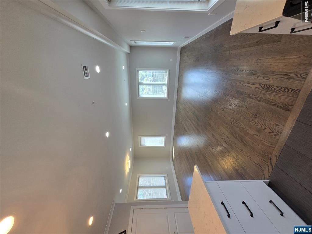 21 Summit Street Property Photo 4