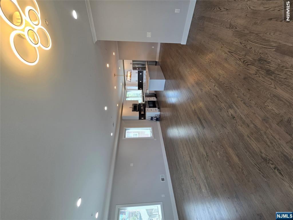 21 Summit Street Property Photo 5