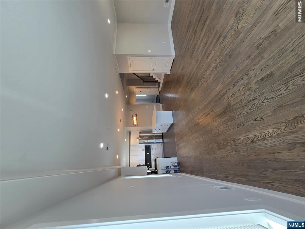 21 Summit Street Property Photo 6