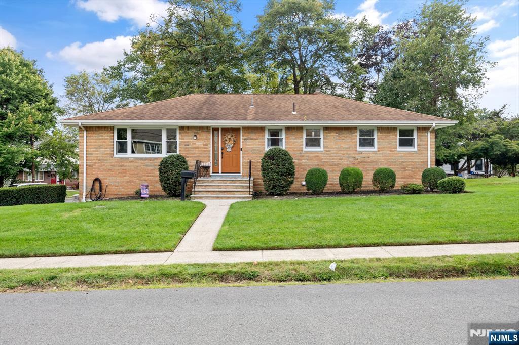 811 Manhattan Avenue Property Photo 1