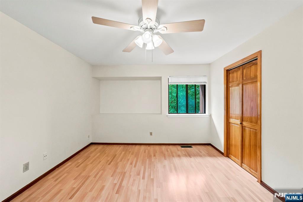 484 Teal Plaza Property Photo 24