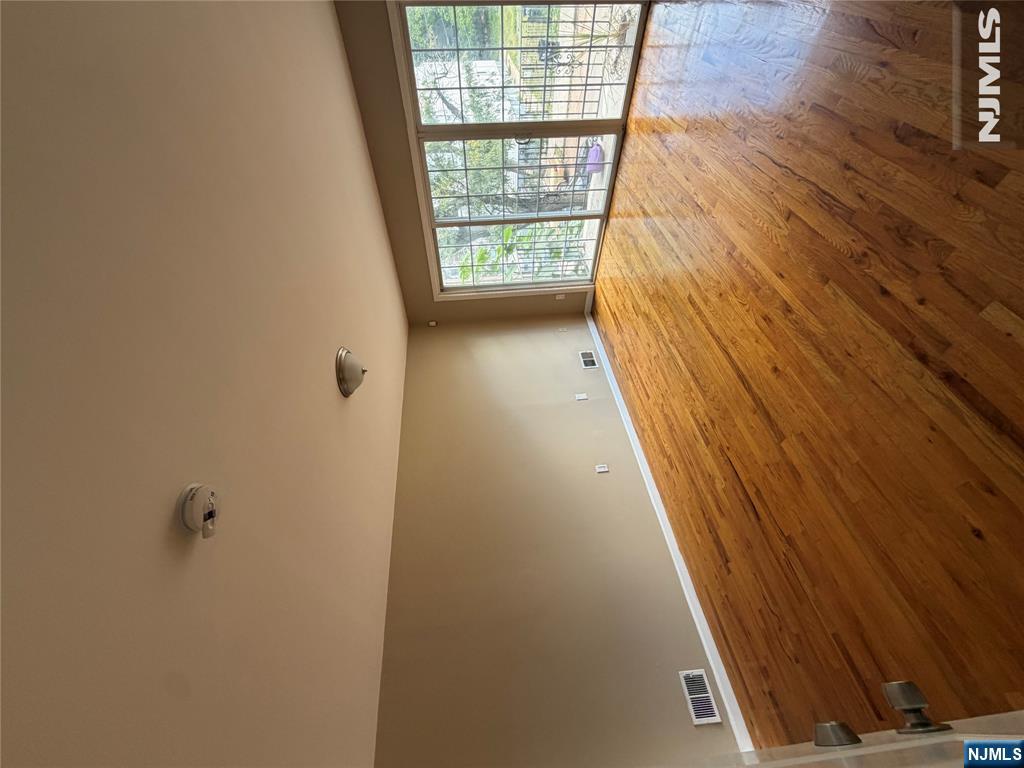 389 21st Street Property Photo 3