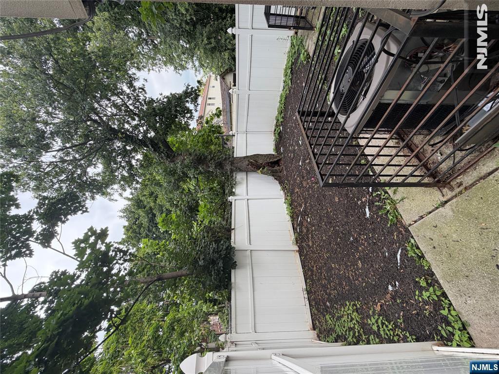 389 21st Street Property Photo 32