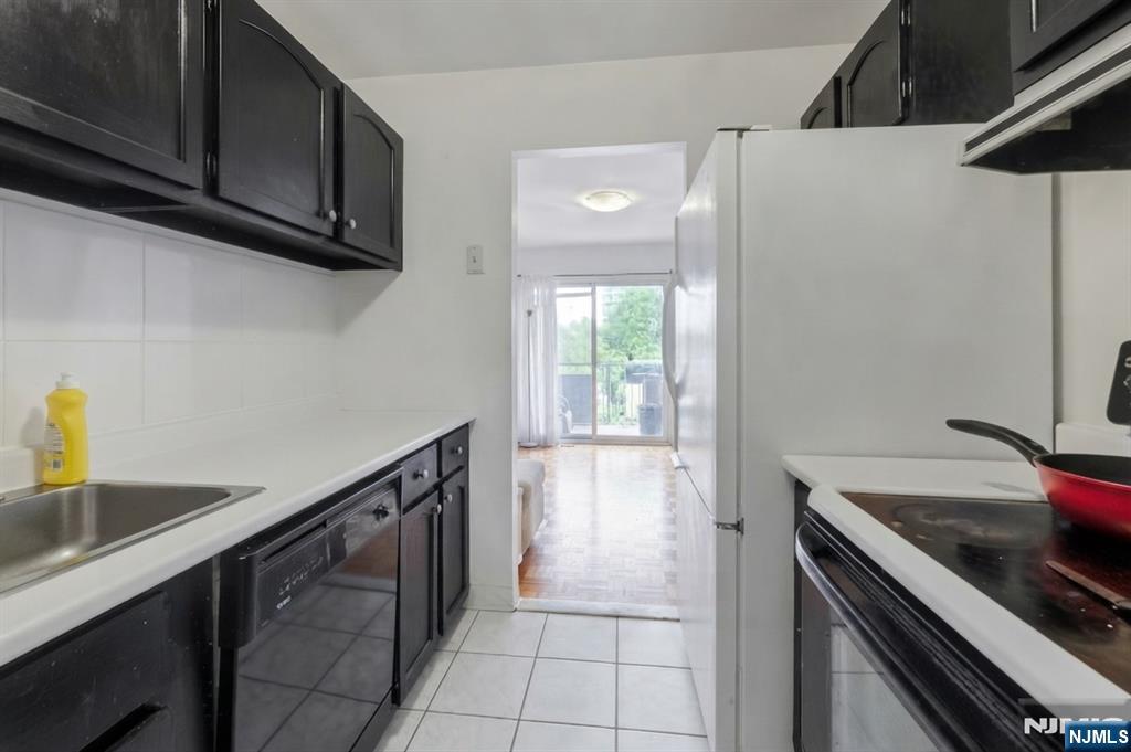 1111 River Road F17 Property Photo 7
