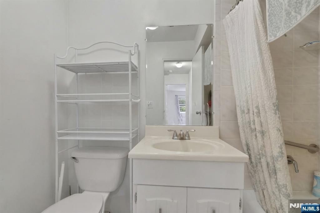 1111 River Road F17 Property Photo 11