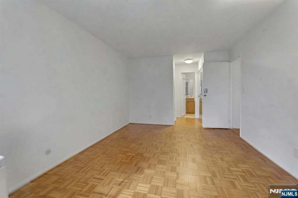 1111 River Road F17 Property Photo 13