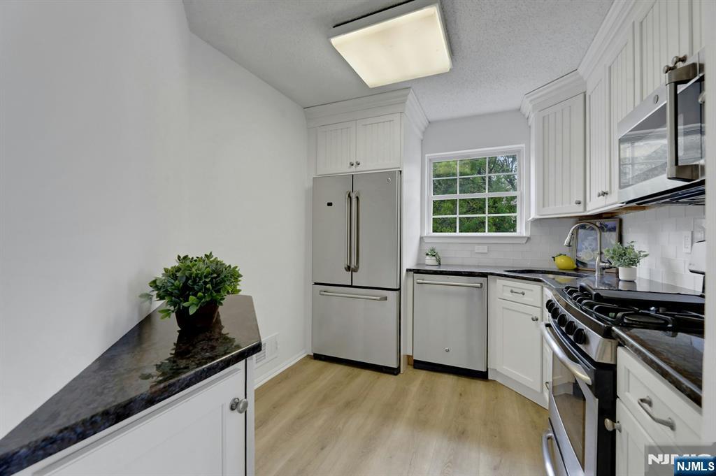 1133 Hyde Park Court Property Photo 10