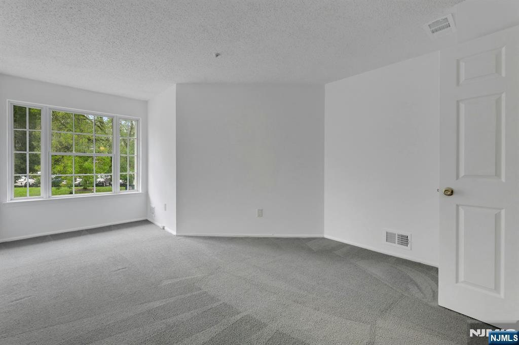 1133 Hyde Park Court Property Photo 11