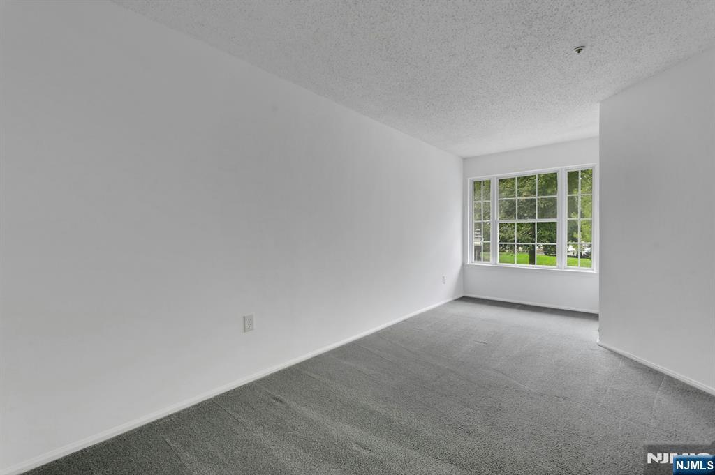 1133 Hyde Park Court Property Photo 12