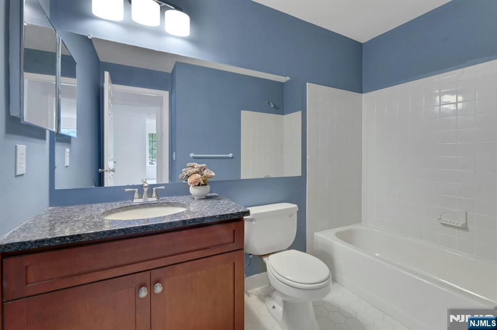 1133 Hyde Park Court Property Photo 15