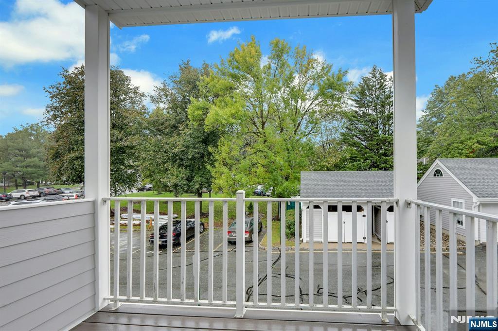 1133 Hyde Park Court Property Photo 17