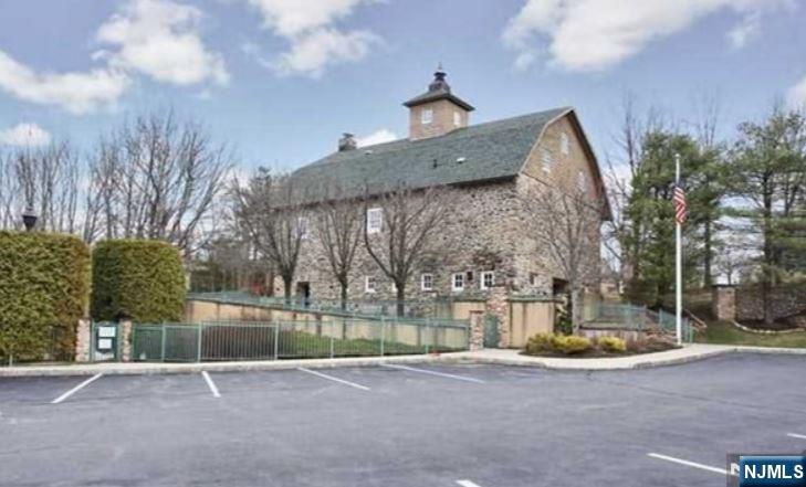1133 Hyde Park Court Property Photo 19