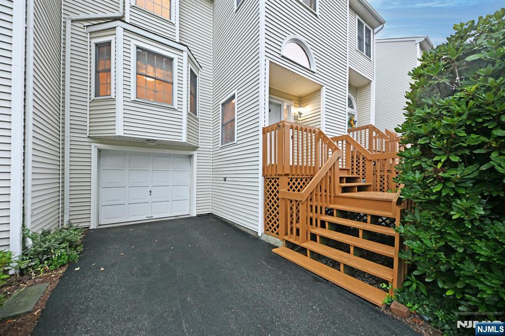 6 Erin Way 404 Property Photo 2