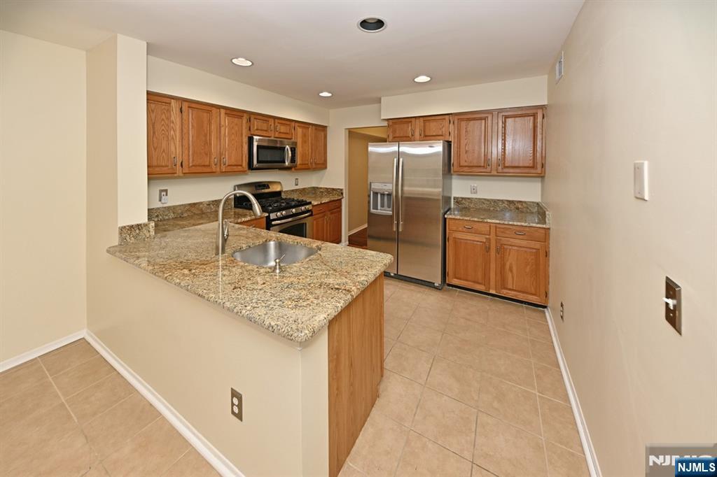 6 Erin Way 404 Property Photo 6