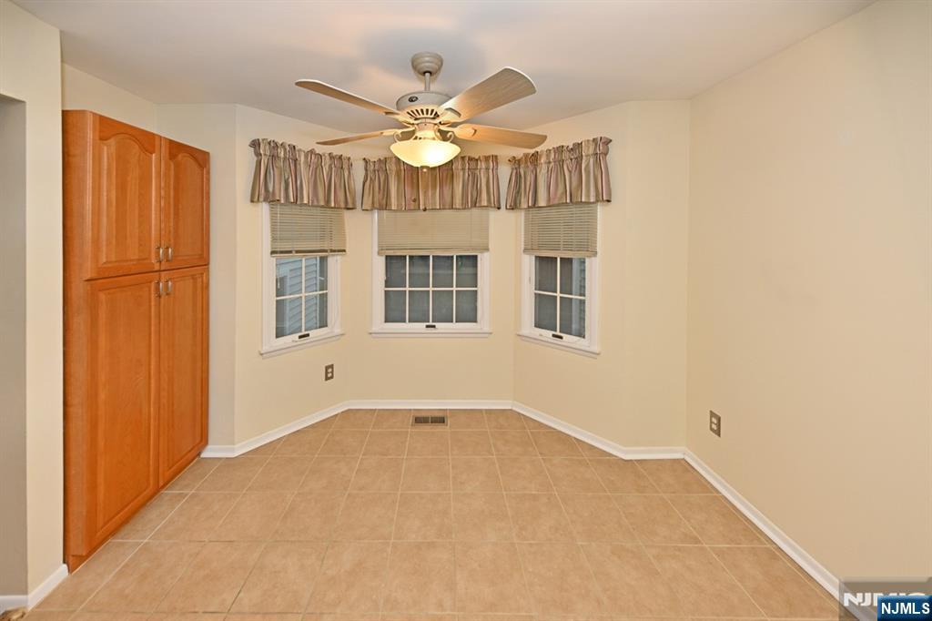 6 Erin Way 404 Property Photo 7