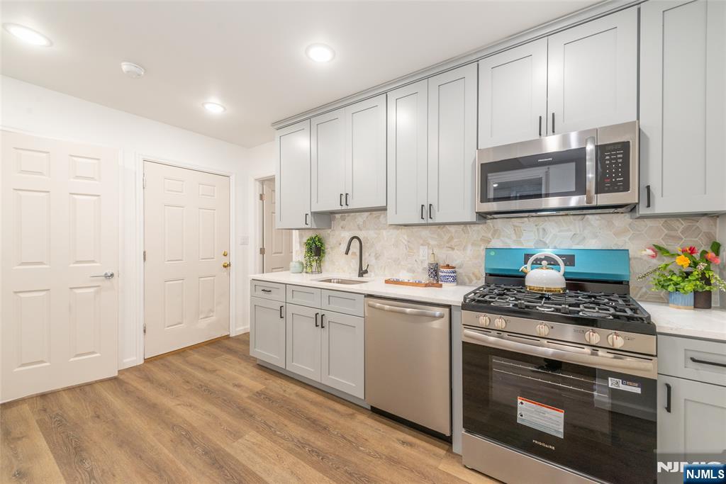 26036347 Property Photo 8